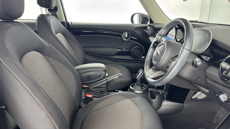 MINI Hatchback 1.5 Cooper Classic 3dr Auto [Comfort/Nav Pack] Petrol Hatchback